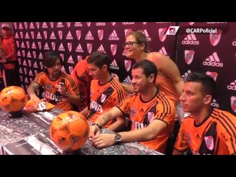 Presentación camiseta naranja