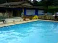 jow pulando na piscina.3GP
