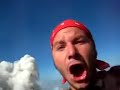 火山がまさに噴火してる目の前で記念撮影をするご一行。のサムネイル2