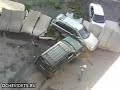 Moglie tradita distrugge l'auto del marito
