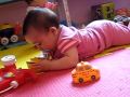 Isadora treinando os primeiros passos