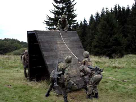 Watch 'Frauen bei der Bundeswehr'