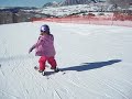 Sela skiies 