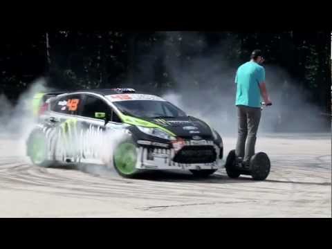 Ken Block biểu diễn xe Ford Fiesta