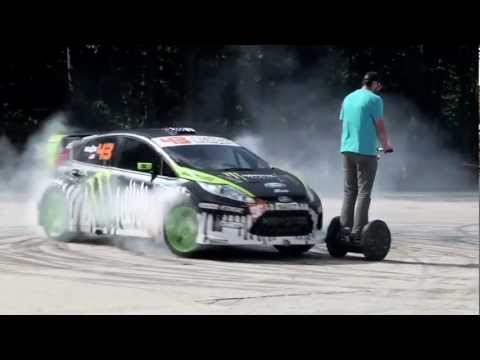 Ken Block biểu diễn xe Ford Fiesta