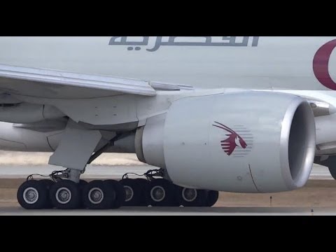 airliners - Over an hour of planespotting airplanes. Features Takeoffs, close-ups & roll-outs after landings, Jumbo Jets, Regional Jets, mainline traffic, International,...
