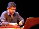 dresch quartet with zbigniew namyslowski 2/2

2008. szeptember 6. mu sz�nh�z, budapest
iv. �jbuda jazz fesztiv�l

dresch mih�ly - szaxofon / saxophone
luk�cs mikl�s - cimbalom
szandai m�ty�s - b?g? / double bass
bal� istv�n - dob / drums

guest:
zbygniew namyslowski - szaxofon / saxophone