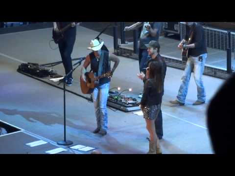 , Kacy Musgraves, and Eli Young pay tribute to George Jones Live in Peoria HQ