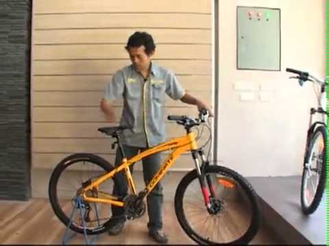 Video sepeda gunung Indonesia - Dipandu oleh Nuryadi, mekanik United Bike, berikut adalah cara setting roda sepeda MTB yang baik untuk dilakukan. (Video diatas seperti yang ditayangkan di p...