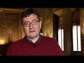 Rudi Ghedini, scrittore e giornalista, recensisce per la trasmissione Calciopoli, in onda ogni sabato su Nessuno.tv (890 di Sky), un libro dedicato al mondo del calcio. Questo video è la recensione di 