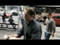 Ação viral do Nissan Livina tem dono de Fiat Idea "jogando dinheiro fora" na Av. Paulista http://ow.ly/3fO0B