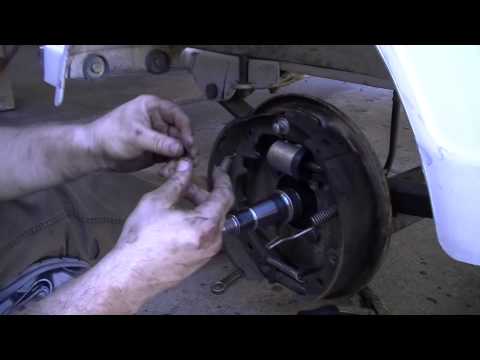 how to bleed trailer brakes