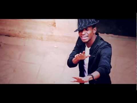 fissa - Baychou, nouvelle revelation du RNB malien chante ici Fissa, une chanson d'amour melant tendresse et douceur tout ça avec une voix envoutante. Directed by Ed...