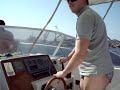 miki   conduint una barca per palamós