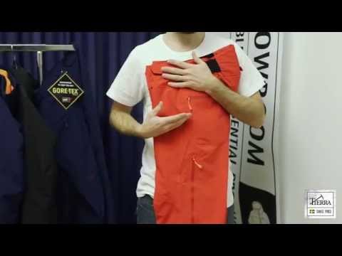 Classic ski pant with adjustable waist, lumbar plate in the back. Comfortable fit. Three pockets and two vent zips. Snow gaiters and reinforced leg ends.