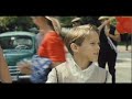 extraits du court-m�trage l'�toile manquante 
r�alis� par am�lie covillard 
dur�e : 26 minutes 
format : 35mm 
disponible chez wacky films contact@wackyfilms.net 
interpr�tes : emmanuelle cosso-merad, robin gruillot, benoit chauleur, myriam crouzel, laurent brouazin 
musique : gr�goire hetzel 
production : h�l�ne demptos 
effets visuels : jean-baptiste lefournier 
graphisme, d�coration : guillaume plantevin 
images : philippe wegiel 
sc�nario : agn�s nageotte, am�lie covillard 
montage : aur�lien gu�gan 
sound design : julien ngo trong 
d�cors : anne thiaville, gilles massolo, fred chavanne 
1i�re assistante r�al : barbara dupont 
direction de production : anne f�rignac 
ing�nieur du son : vincent lefebvre 
costumes : rachele raoult, johanne languille 
coiffures : maryline scarselli