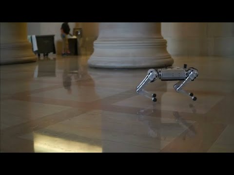 Roboter zeigt, was er kann: Rennen, hüpfen, Salto