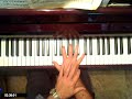 Estudiando los arpegios en el piano