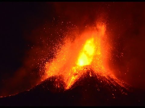 Etna, eruzione mozzafiato questa notte. Ecco foto e video fantastici dell’evento! 17 Novembre 2013 Etna, eruzione mozzafiato questa notte. Ecco foto e video fantastici dell’evento! 17 Novembre 2013