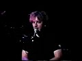 here's eric singer at the 2001 kissfest in japan singing an acoustic version of 'beth' with the 'kiss japan' tribute band. he played a 40 minute set with them and was asked if he'd sing this.