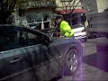 Politist luat pe capota in Buzau