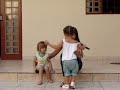 Isadora cantando