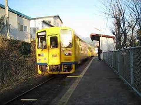 2輌編成の便の動画2本を繋げてみました。