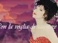siamo qui, senza un vero perch�
con la voglia di scappare
ma restiamo abbracciati
fino a quando verr� il momento di partire