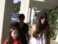 pour plus d'infos sur kate, visitez le site / for more info about kate, please visit the website :
www.kate-beckinsale.site90.com

2 octobre 2008

kate beckinsale d�jeune une amie et sa fille lily au mogan's caf� avant d'emmener lily � son cours de chant. ensuite, vir�e shopping avec son amie au centre commercial.

katebeckinsale has lunch with a friend and her daughter lily at mogan's caf� before taking lily to her singing lessons. she then heads to the mall for a shopping spree with her friend.