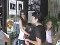 pour plus d'infos sur kate, visitez le site / for more info about kate, please visit the website :
www.kate-beckinsale.site90.com

2 octobre 2008

kate beckinsale d�jeune une amie et sa fille lily au mogan's caf� avant d'emmener lily � son cours de chant. ensuite, vir�e shopping avec son amie au centre commercial.

katebeckinsale has lunch with a friend and her daughter lily at mogan's caf� before taking lily to her singing lessons. she then heads to the mall for a shopping spree with her friend.