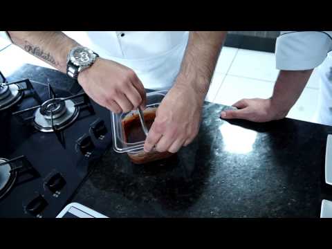 curso de chocolate - Aprenda neste video como fazer MIL FOLHAS DE CHOCOLATE com os Chefs Henrique Aquino e Carlos Serrano. A Escola Internacional de Gastronomia CASA DO CHEFE ofe...
