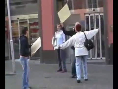 Free Hugs goes to Austria