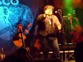 Cisco canta funerali per sigaro e banda Cisco canta funerali per sigaro e banda
