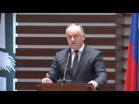 Igor Dodon a participat la business forumul moldo-rus și a vizitat expoziția ”Fabricat în Moldova”