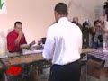 Raw Video: on the Fly, Obama Reels in Flapjacks