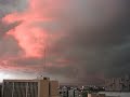 Tormenta rosa al atardecer