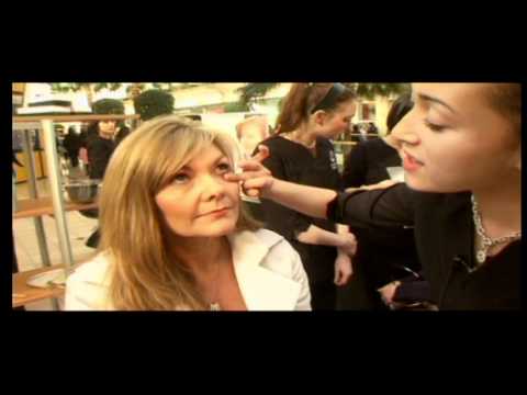 Eyesential - www.goldwell.lv For years women have been searching for something that provides a powerful force in anti ageing without the need for surgery. Introducing Eye...