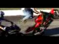 empinando de moto