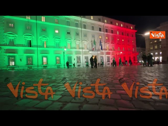 4 Novembre, Palazzo Chigi illuminato con il tricolore per la Festa delle Forze Armate