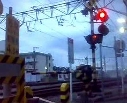 夕暮れ時の踏切