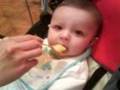 lauti comiendo