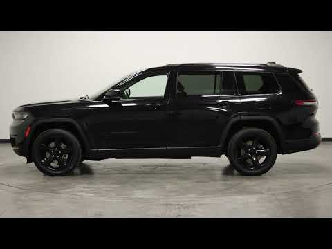 Used 2023 Diamond Black Crystal Pearlcoat Jeep Altitude image 1