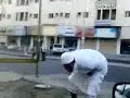 تبغا تضحك تعال شوف كيف يصيدون الحمام بالسعوديه