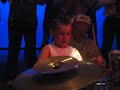 Onze kanjer spelend op de Quint van Thomas tijdens onze bruiloft.