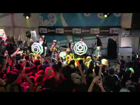 Santigold - 'Disparate Youth' (Live From SXSW)