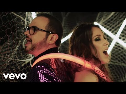 Malú y Aleks Syntek - Sólo el Amor nos Salvará