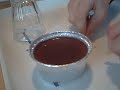 3 filles, un appareil photo et un flan