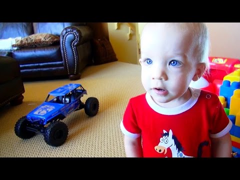 RC ADVENTURES - Baby Mac & an Axial Poison Spyder Wraith 4x4 Rock Racer