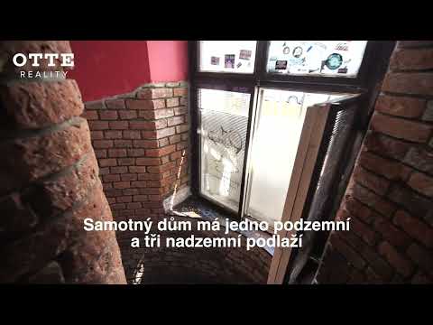 Video Komerční dům v širším centru města Plzně