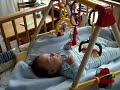 Luuk op zijn baby gym